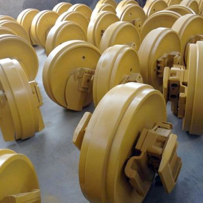 挖掘机四轮一带工矿配件的重要性与维护要点